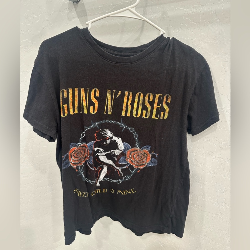 Black guns and roses shirt